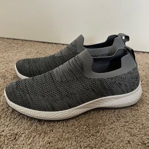 Tommy Bahama sneakers size 9 brand new!